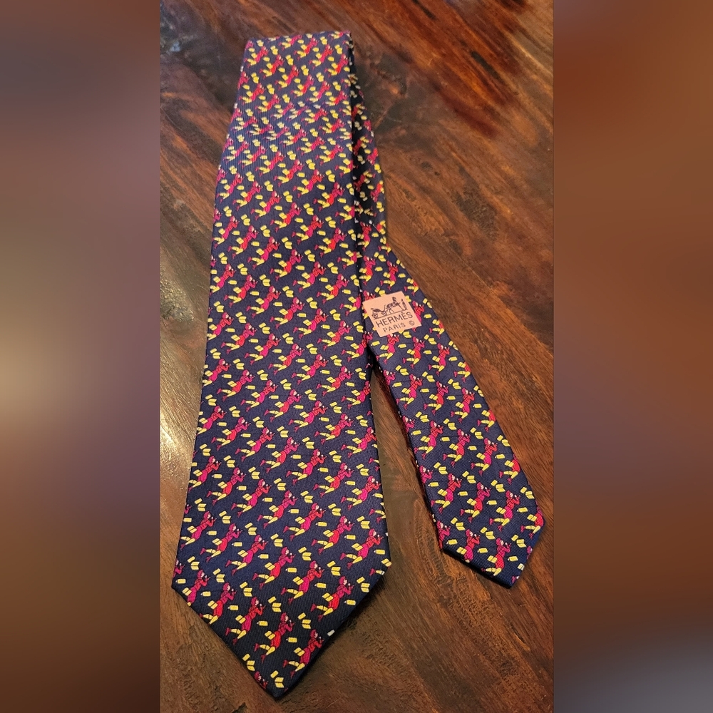 VINTAGE HERMÈS MEN'S Silk Tie Vintage Flying Men Pattern 7172